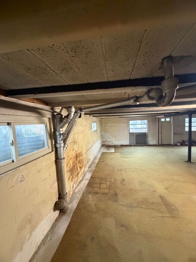 Building Photo - Maryville City  37801 - 3 bedroom, 2.5 bath home - Contact Debra Davis (865) 591-8281