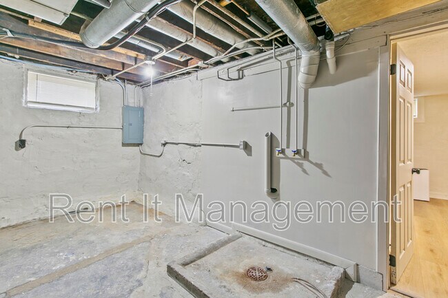 Building Photo - 2250 Florence Blvd