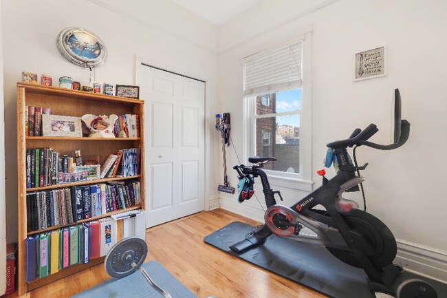 Building Photo - 1148 W Belmont Ave