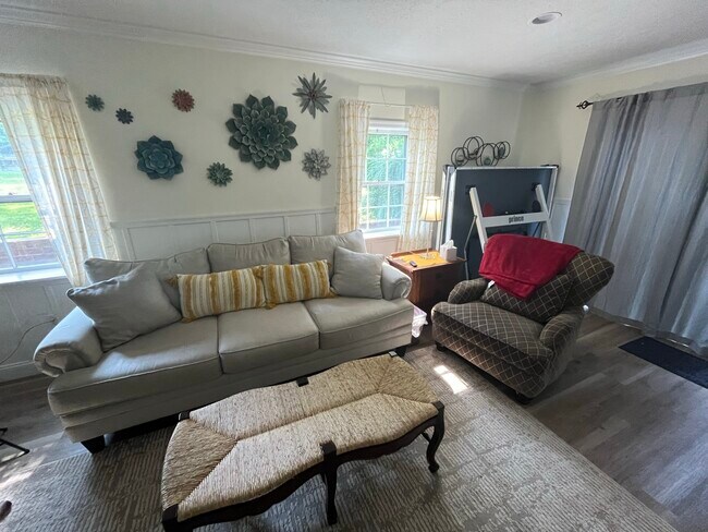 Private Living Room with View to Back Yard - 1016 Lakeview Dr