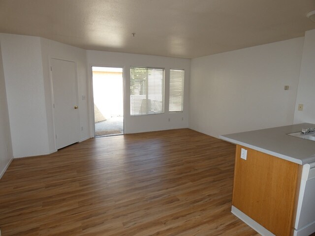 Building Photo - Fresh and Clean Upstairs Condo W/One Car Garage, Reduced Deposit