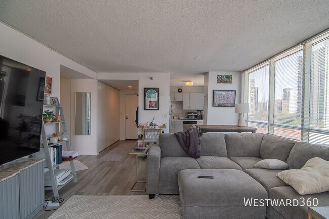 Primary Photo - 1212 N Lasalle-701