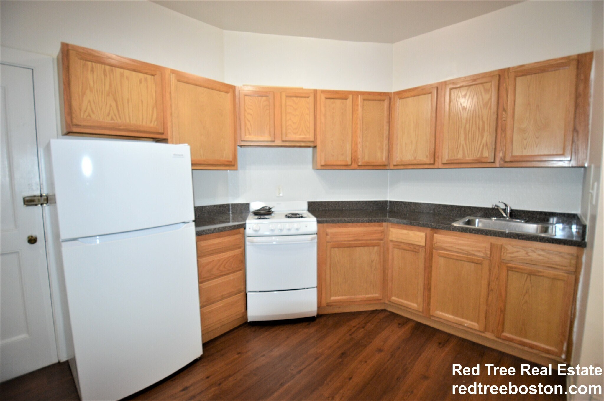 Building Photo - 1595 Beacon St