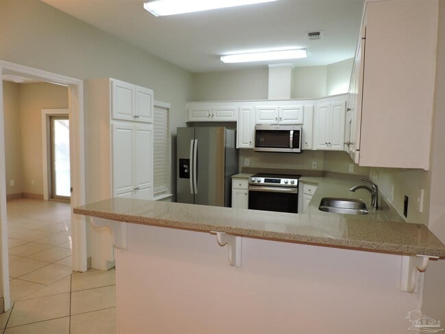 Building Photo - 6423 Lake Charlene Ln