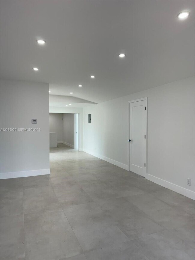 Building Photo - 4028 SW 49th Ct