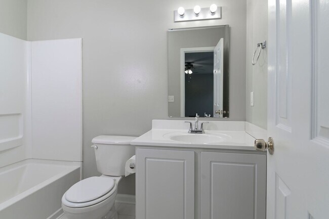Building Photo - Freshly Updated 3 bedroom Home with New Ro...