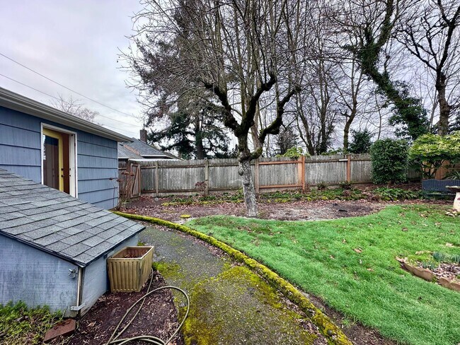 Building Photo - Bungalow Style Single-Family Home in Mt. Tabor Neighborhood