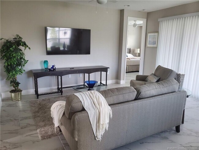 Building Photo - 11826 SW Oceanus Blvd