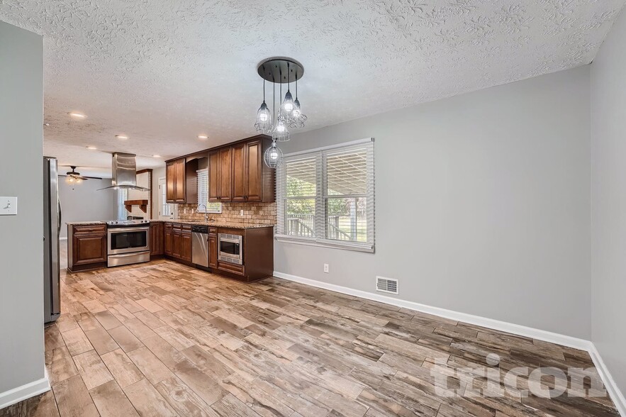 Building Photo - 105 Cook Ln