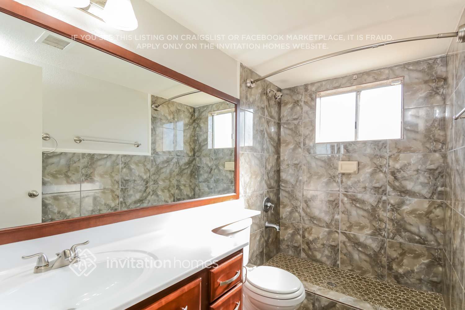 Building Photo - 11102 W Glenrosa Ave