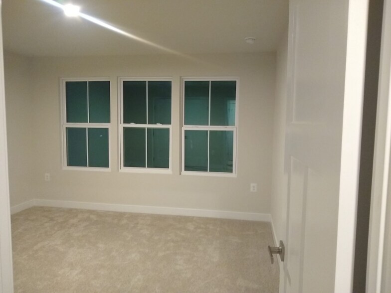 Building Photo - 18423 Centennial Cir