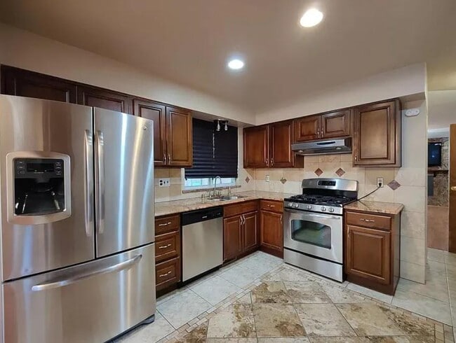 Building Photo - 16456 E Kentucky Ave