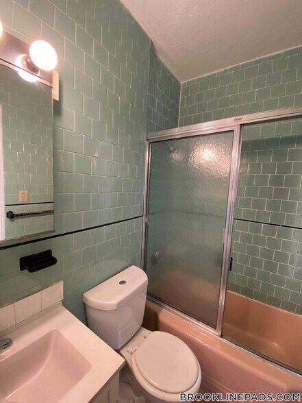 Building Photo - 1223 Beacon St