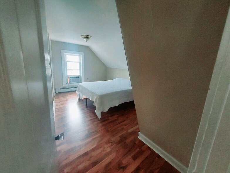 Building Photo - 50 Oliver St