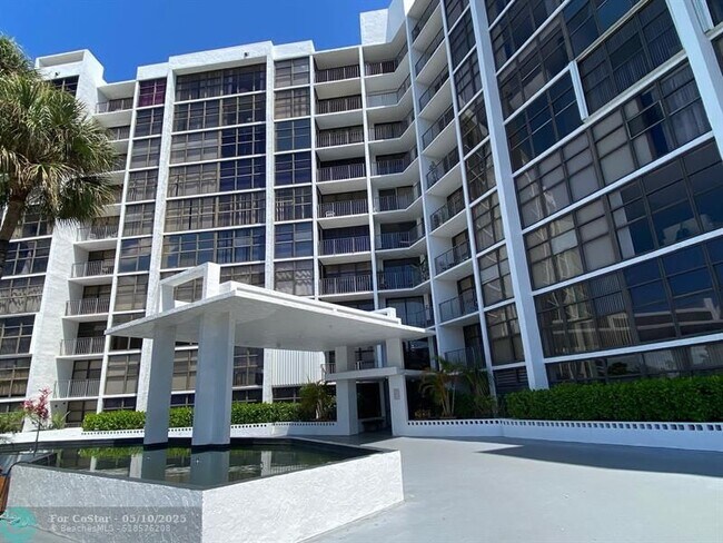 Building Photo - 400 Leslie Dr