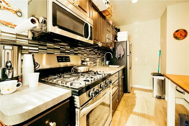 Building Photo - 49 Hillside Ave