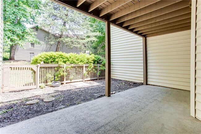 Building Photo - 605 Garden Ct