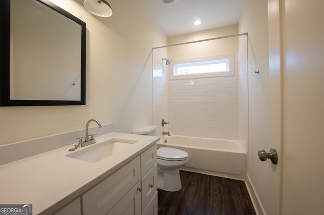 Building Photo - 1000 Bell Cir