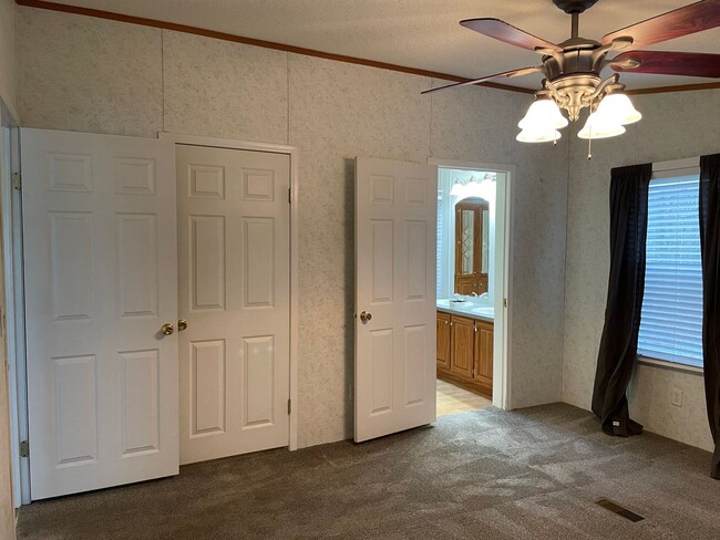 Building Photo - Updated Three Bedroom Two Bath Double Wide in Iron Station