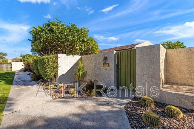 Building Photo - 1317 E Amado Rd