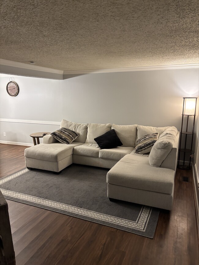 Building Photo - Queens Lace