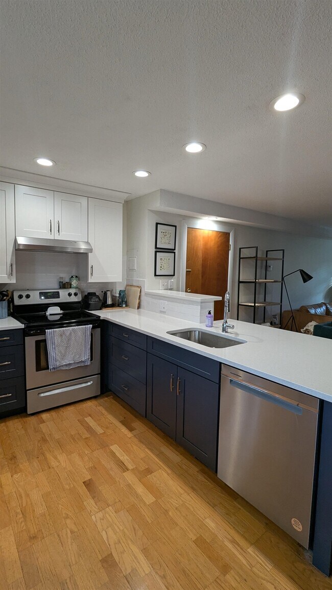 Building Photo - 105 W Merrimack St