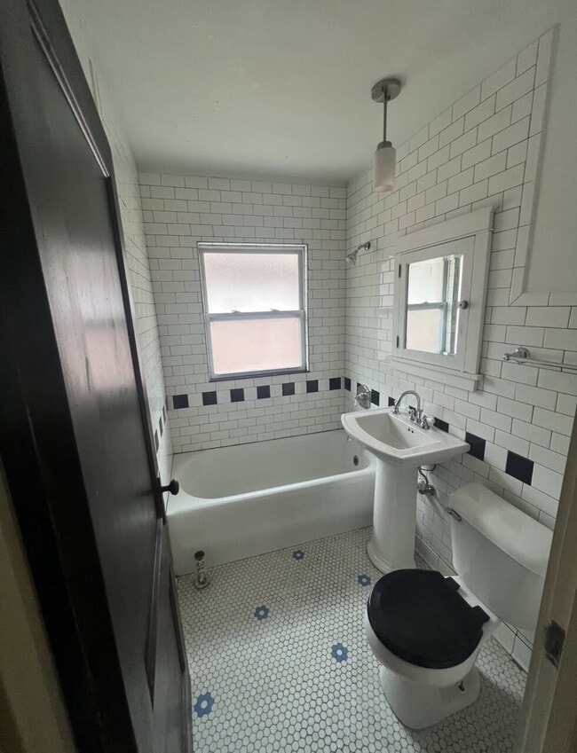 Building Photo - 1137 44th St