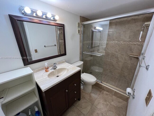 Building Photo - 7160 Fairway Dr