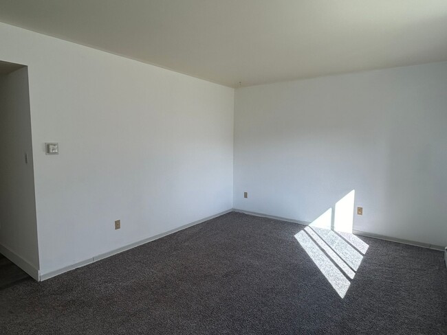 Building Photo - Updated 2 Bedroom Condo in Central Fort Collins - Available Now