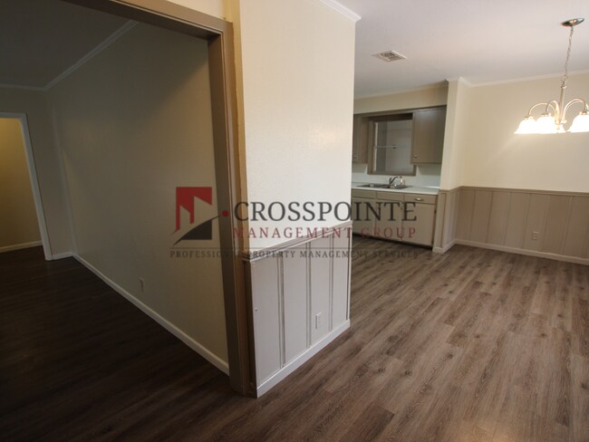 Building Photo - Beautiful 4 Bedroom, 1.5 Bathroom Home in Tyler!