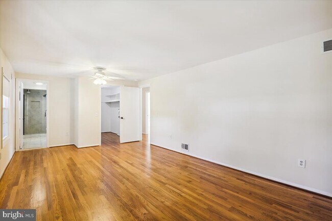 Building Photo - 8709 Sleepy Hollow Ln