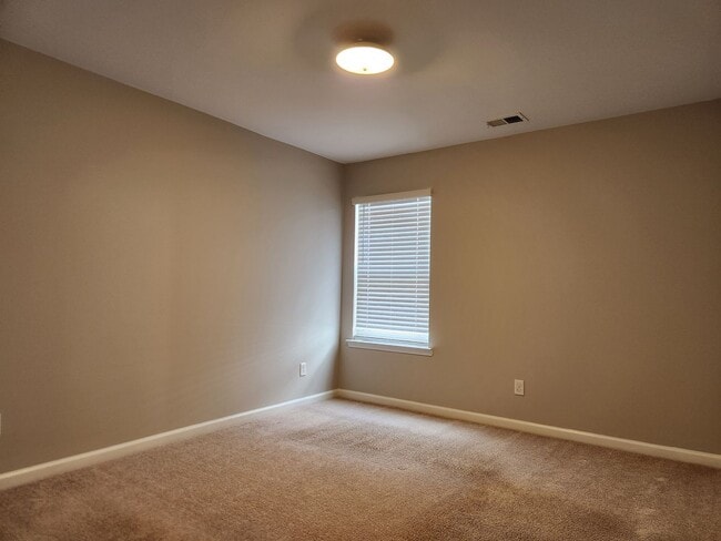 Building Photo - Charming 3 Bedroom 2 Bathroom home in Berwick!