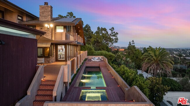 Building Photo - 620 Resolano Dr