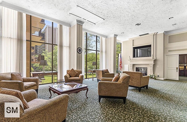 Building Photo - 6100 Westchester Park Dr