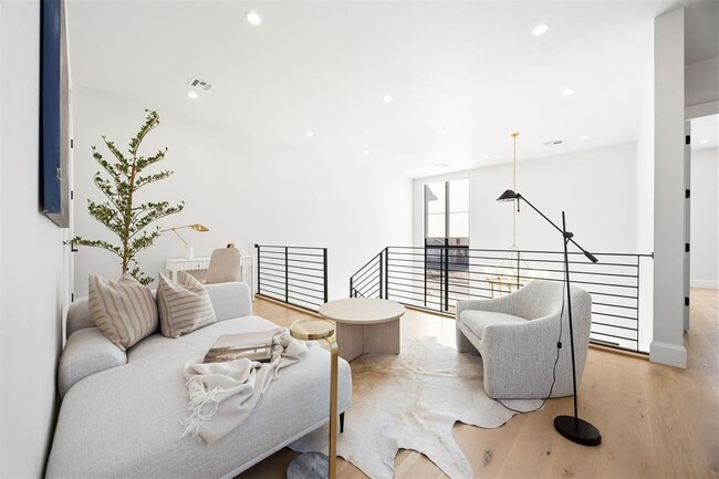 Building Photo - 1129 NW 42nd St