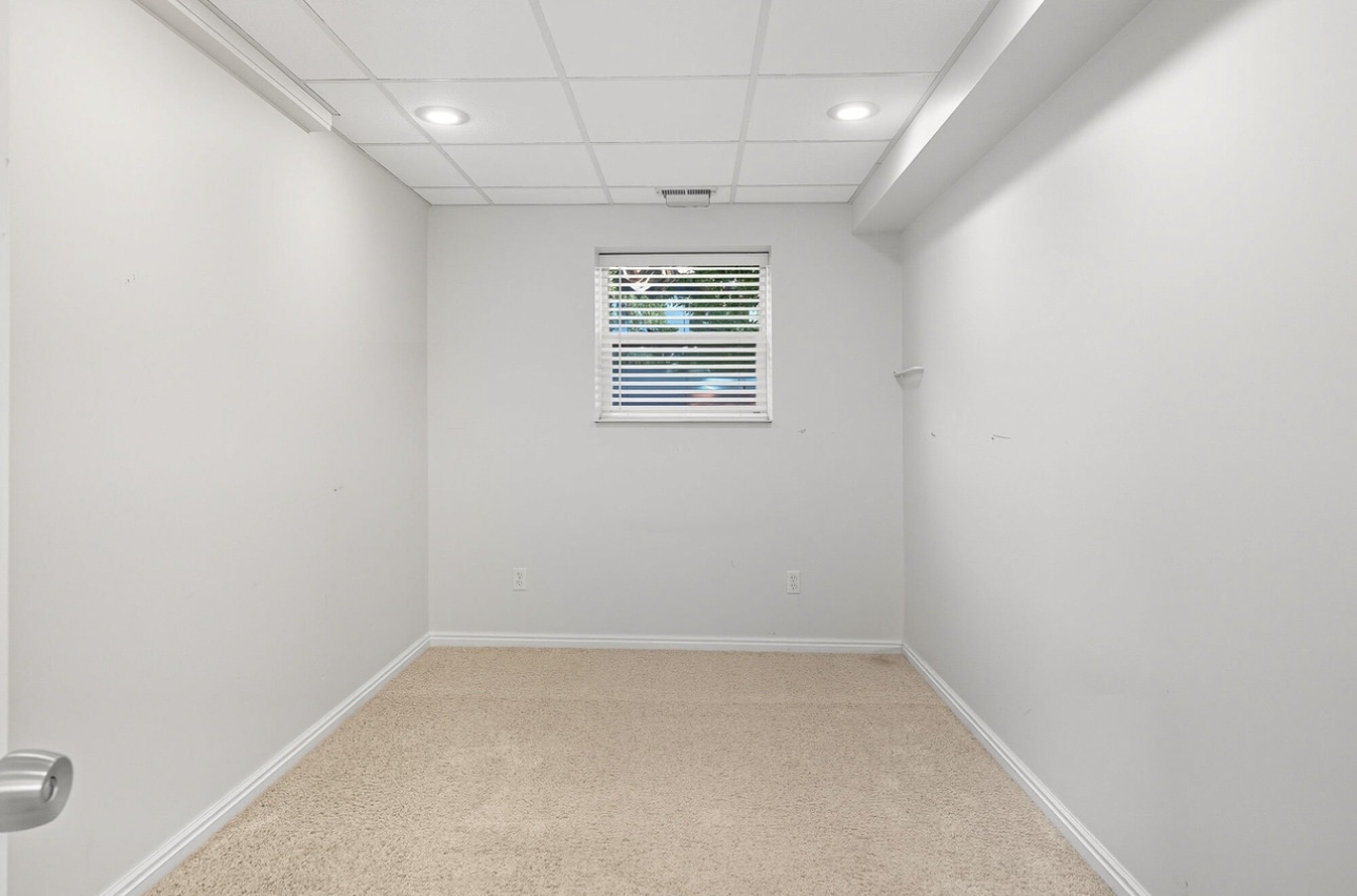 Building Photo - 298 S Staci Ct