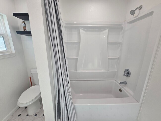 Building Photo - Calm Surrounds This Beautiful Cabin Home