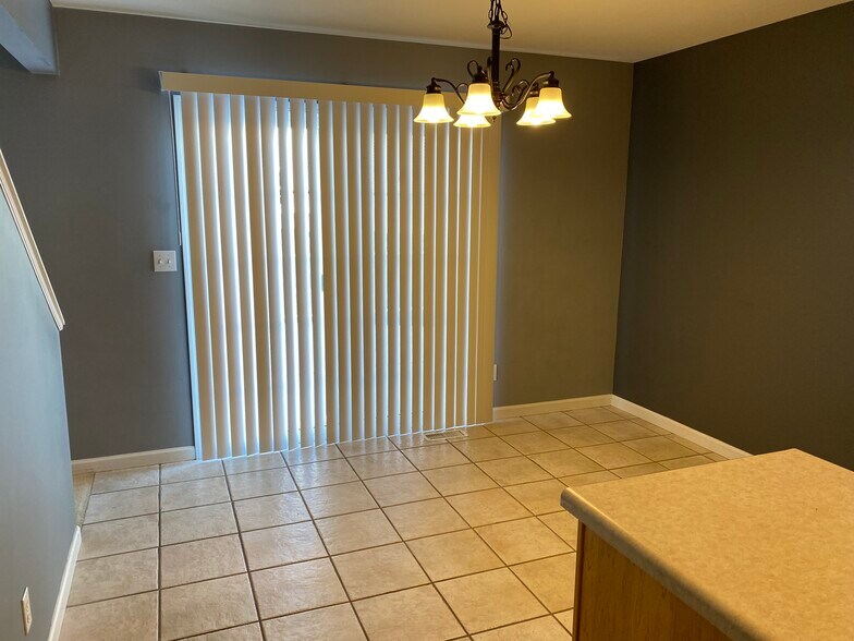 Building Photo - 3910 Balmoral Dr