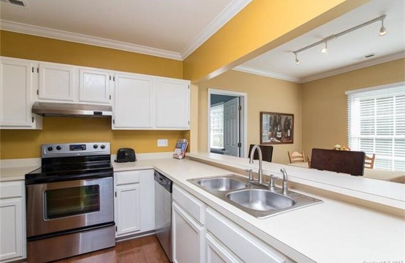 Building Photo - 3206 Selwyn Farms Ln