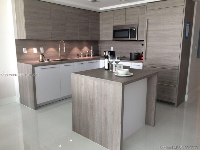 Building Photo - 400 Sunny Isles Blvd