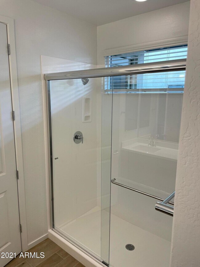 Building Photo - 901 S Smith Rd