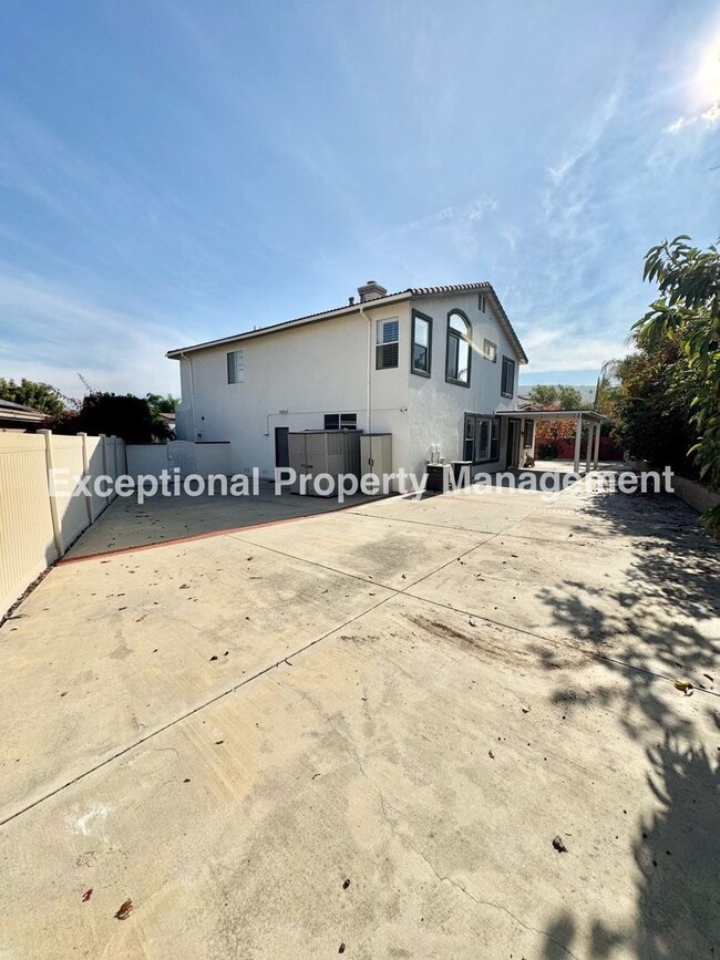 Building Photo - Ready to move in 4 bedroom 4 bath home!