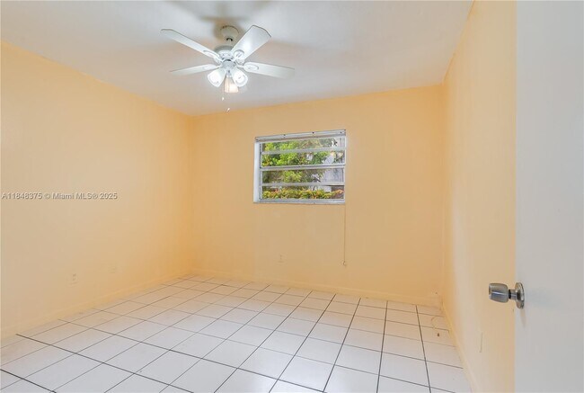 Building Photo - 5926 SW 27th St