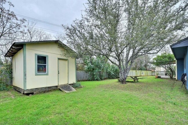 Building Photo - 506 S Mt Rushmore Dr