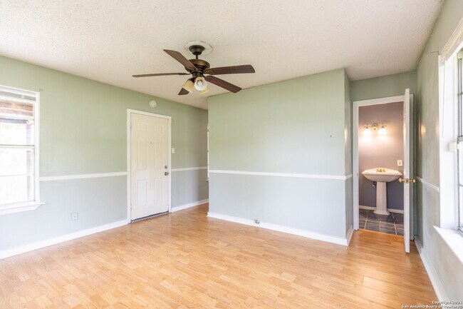 Building Photo - 224 Shadyview Dr