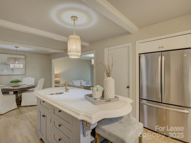 Building Photo - 2016 Wedgedale Dr