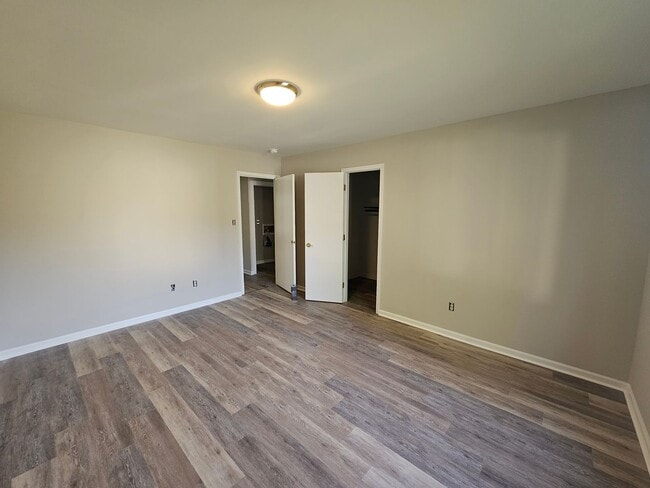 Building Photo - Newly Renovated 2 Bedroom Off Of GumBranch