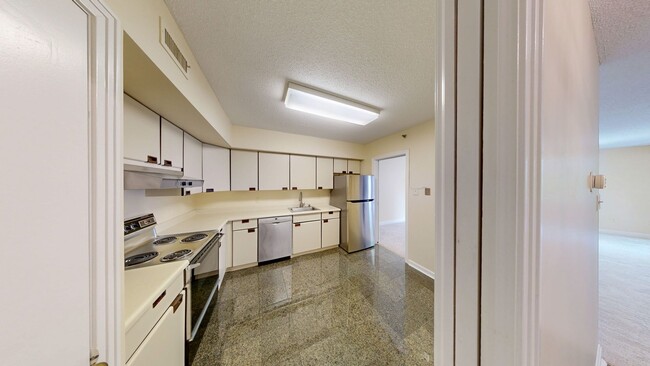 Building Photo - 4550 N Park Ave