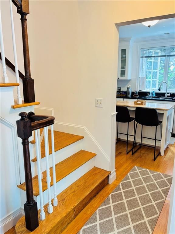 Building Photo - 571 Bellevue Ave
