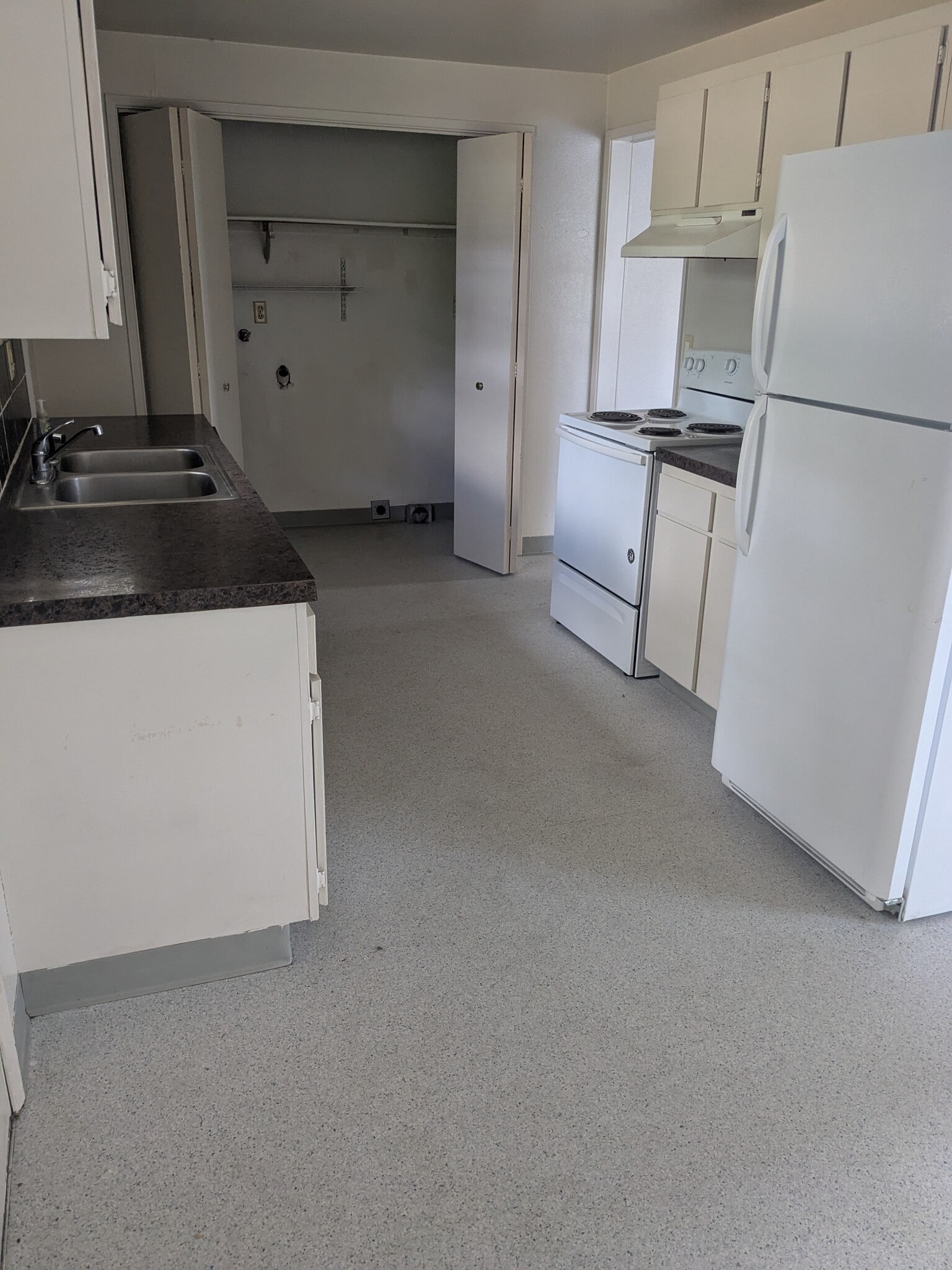 kitchen - 1427 Lakeview Ave